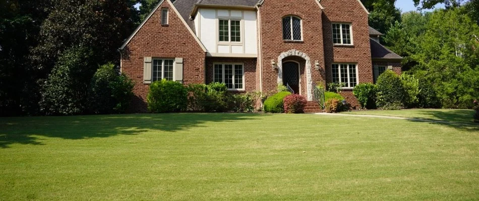 Home with green lawn in Mountain Brook, AL.