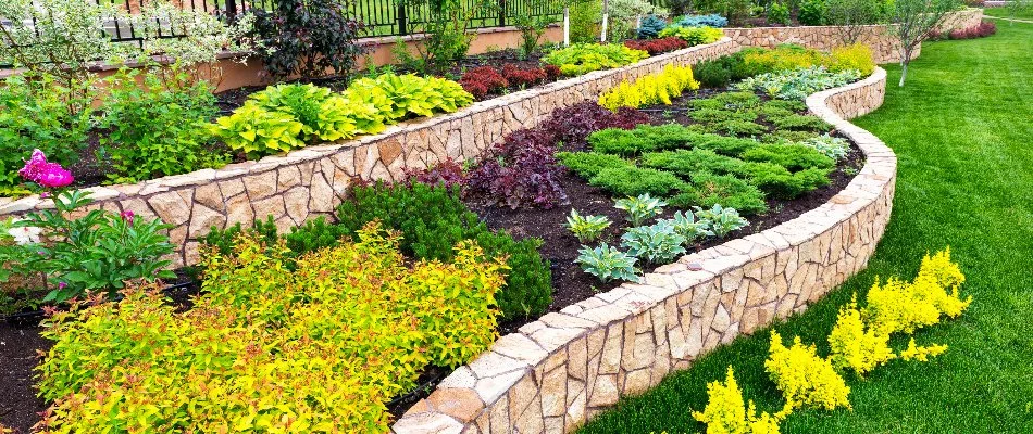 Retaining wall in Mountain Brook, AL, with raised planter bed.